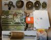 Elektromotor 13), Elektromotor Drehstrommotor – reparieren möglich – unmöglich ?? Im Bild hier zu sehen: Ein D Mot, ein Trümmerhaufen in Teilen angeliefert ... alle Teile einzeln zu sehen, trotzdem eine gelungene (Puzzle) Instandsetzung - letztendlich. Und, und sogar den alten Schalter mit Stecker und Hauptschalter (rechts mittig im Bild) konnte wieder genommen werden !!