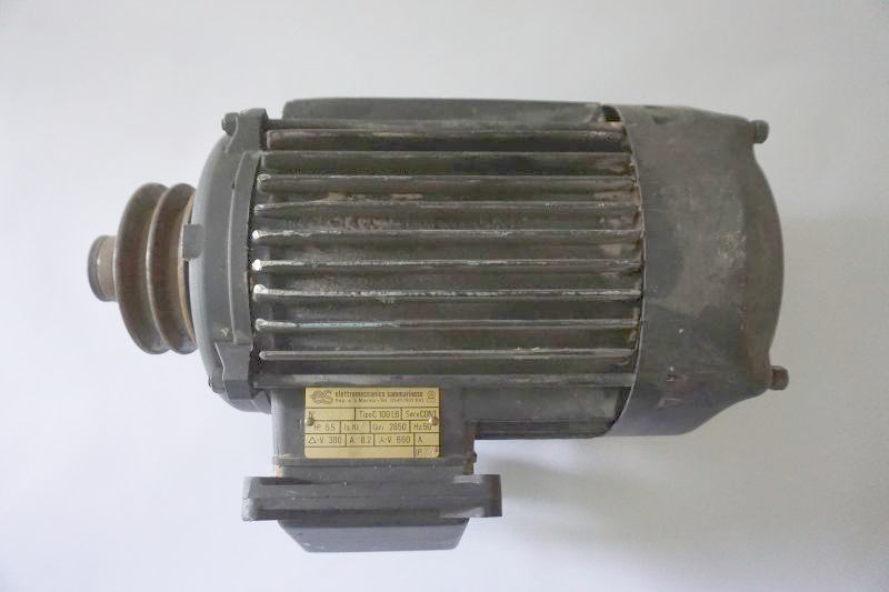 Elektromotor 25) Elektromotor vorbeugende Instandhaltung, wer ersetzt den?? Fabrikat Italien ... Katastrophe, im Bild der D Motor 100 L2, es sieht aus als könnte er ersetzt werden - sieht aber nur so aus ... die Fertigungsmaschine steht - was tun ?? AQ Pluss Motoren nutzen !?