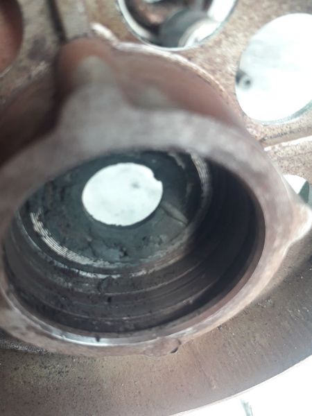 Elektromotor läuft schwer nach Stillstand, Lager - Lagerschalen defekt ist im Bild zu sehen