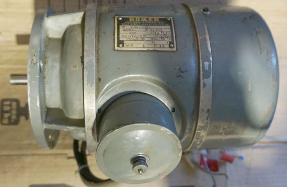 Elektromotor nicht ersetzbar, zum Festpreis die Reparatur, AQ Pluss Motoren hat hier ein Warenrücklauf (ein alter E Motor D Mot im Bild), d.h. der ist repariert läuft wieder, wenn ersetzen halt nicht geht !!