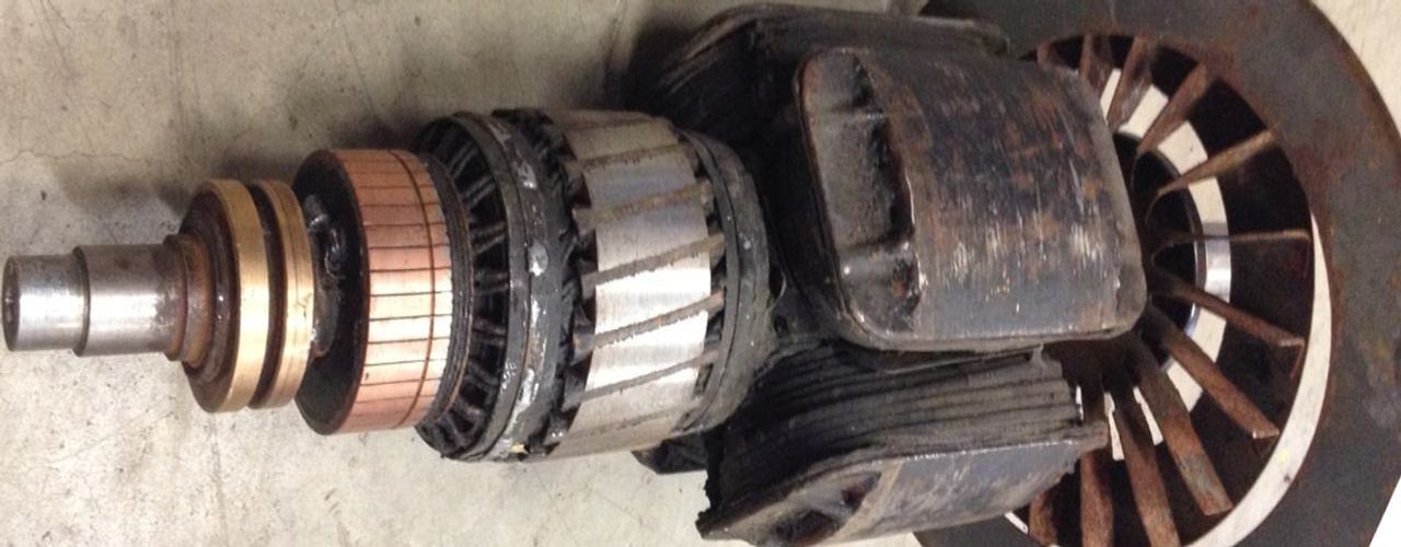 Elektromotor Reparatur-Sonderaktion, eine ... die Entlastung für Fachbetriebe, den Anker - Rotor mit DC Wicklung und Erregerwicklung von einem Spezial-Geno, (der hier im Bild zu sehen), den neu wickeln wer kann noch so etwas ?? Wer hat noch das Personal dazu ?? Hier kann AQ Pluss Motoren entlasten, entlasten das für andere Aufträge Kapazitäten frei werden, für lukrativere Aufträge ... AQ Pluss nutzen - bringt Nutzen !!