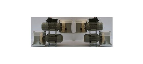 Elektromotor zwei links, zwei rechts, im Bild zu sehen 4 Poliereinheiten zur Gruppe montiert, links unten und oben je ein E Motor, rechts unten und oben ebenfalls je ein E Motor, alle 4 haben schmale Polierscheiben (über eien Dorn) drauf. 